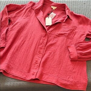 Cotton Bleu deep pink Textured button top size small NWT